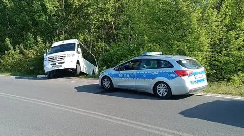 Kradziony autobus wylądował w rowie po kolizji