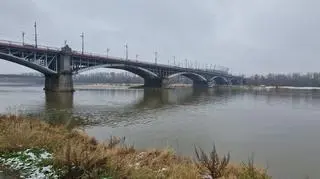 Na Wiśle prowadzone są poszukiwania osoby, która miała zniknąć pod wodą 