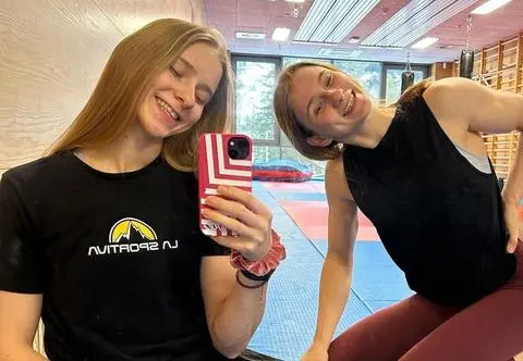 "Miałyśmy nie chodzić, a biegamy z siostrą po ścianach". One są wcześniakami 