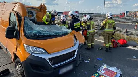 Zderzenie busa z ciężarówką na S2