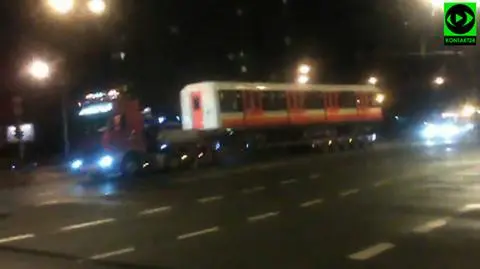 Metro na drodze. Nietypowy przejazd przez Ursynów