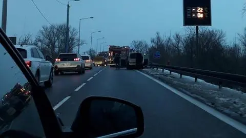 Auto zapaliło się na moście w Górze Kalwarii