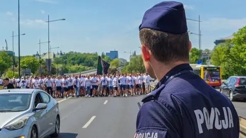 Przemarsz kibiców Legii Warszawa