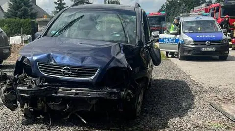 W Nartach (gm. Jedlińsk) 15-latek kierujący oplem na prostym odcinku drogi zjechał do rowu