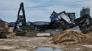 Działania służb po pożarze hali w Mińsku Mazowieckim
