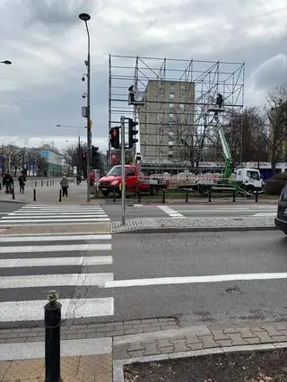 Z Muranowa znika reklama gigant