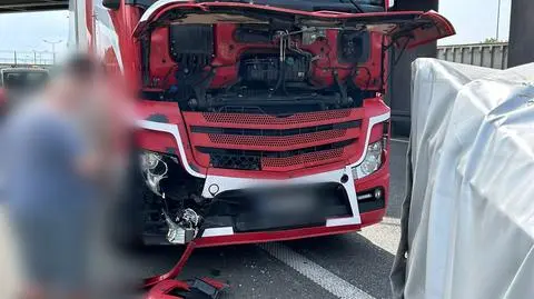 Jechali na Litwę, tir wjechał w przyczepę z bagażami