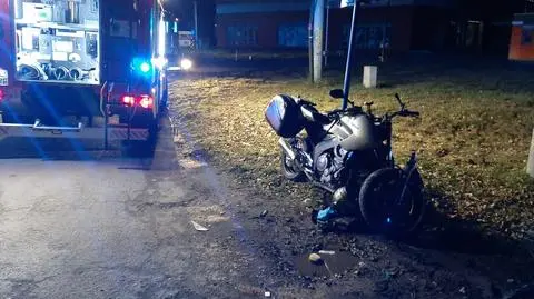 Wypadek w Zielonce. Motocyklista zderzył się z busem