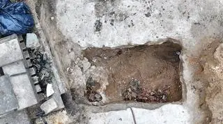 Prace archeologiczne na placu Żelaznej Bramy