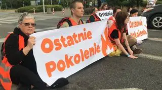 Aktywiści z Ostatniego Pokolenia zablokowali aleję Wilanowską