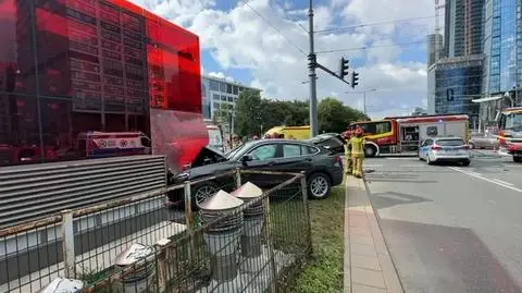 Zderzenie z radiowozem. Ranni policjanci