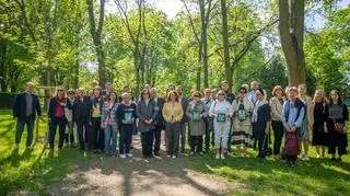 W ramach akcji "Korzenie pamięci" w parku na Woli upamiętniono kolejnych 19 powstańców. W uroczystości wzięły udział ich rodziny