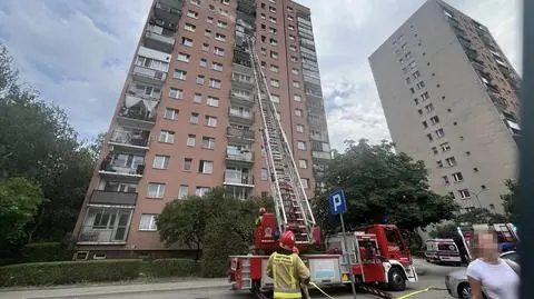 Wybuch w wieżowcu na Bielanach. Zaczęło się od pożaru pralki