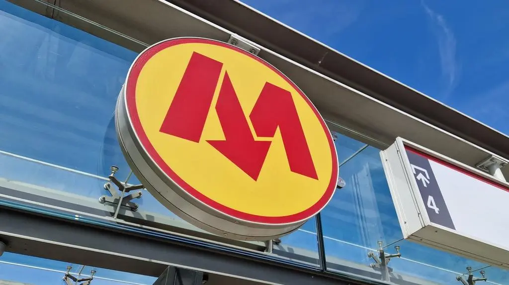 Nie działa pierwsza linia metra. Problemy na całej trasie