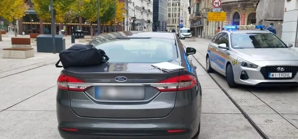 Złamał zakaz, nie ma prawa jazdy, poprosił, by nic nie mówili szefowi