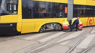 Tramwaj wykoleił się na Chomiczówce 