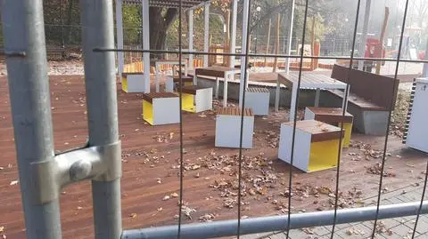 Plac zabaw w parku Żeromskiego gotowy, ale wciąż zamknięty. Jest kolejny termin otwarcia