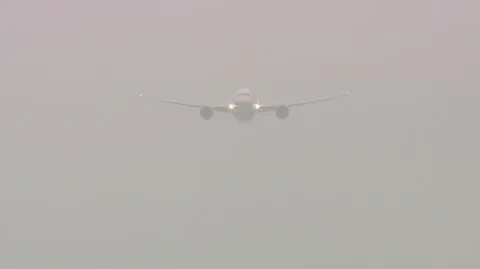 Mgła nad Modlinem, samoloty nie lądowały