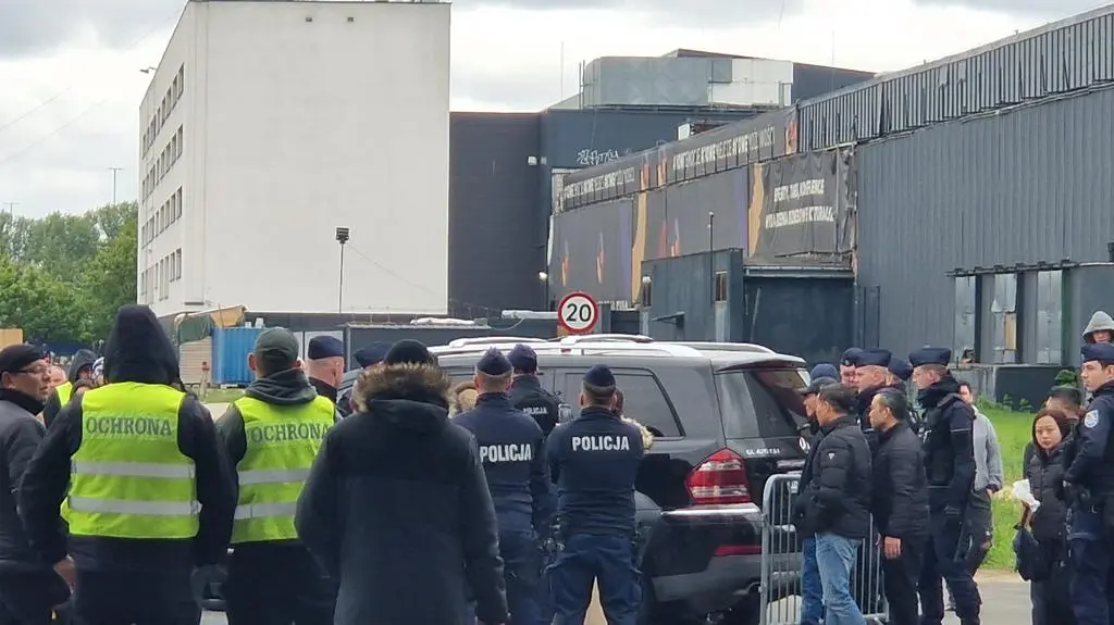 Kupcy pod Centrum Handlowym Modlińska 6D