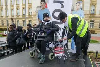 Protest pielęgniarek przed kancelarią premiera 