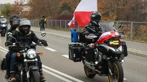 Motocykliści w dwóch paradach