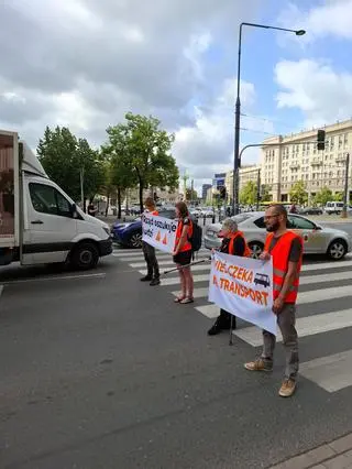 Akcja Ostatniego Pokolenia na placu Konstytucji 