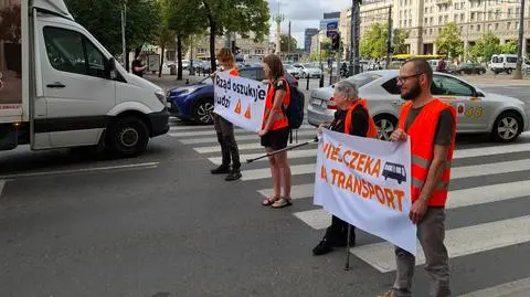 Akcja Ostatniego Pokolenia na placu Konstytucji 