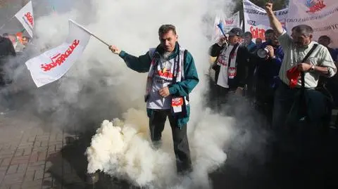 Walczyli w stolicy o ulgi dla emerytowanych kolejarzy