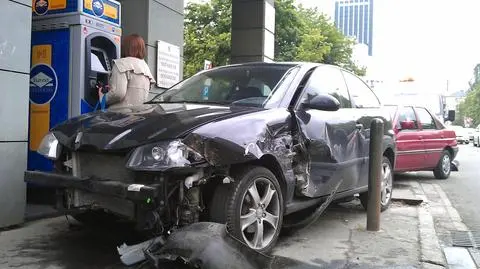 Seat zatrzymał się tuż przed bankomatem