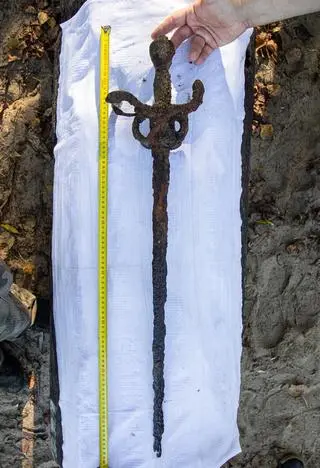 XVII-wieczny rapier odnaleziony w Wiśle