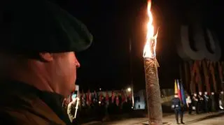Uroczystość rozpalenia Ognia Pamięci na Kopcu Powstania Warszawskiego