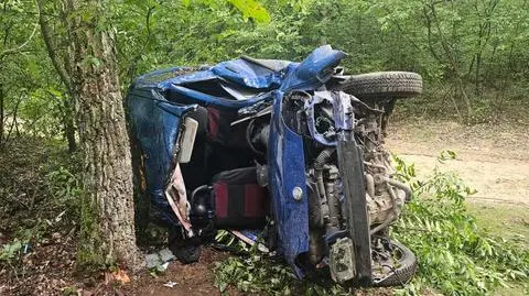 W wypadku ranne zostały trzy osoby, wszyscy trafili do szpitala
