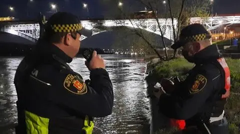 Strażnicy miejscy odnaleźli śpiącego w krzakach mężczyznę