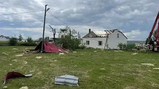 Zerwany dach przygniótł kobietę, zmarła