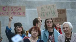 Happening MJN "Halo ja chcę spać"