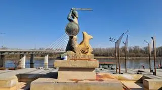 Aktywistki oblały farbą pomnik Syreny. Grozi im surowa kara