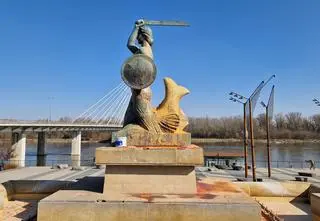 Pomnik Syreny oblany farbą. Zarzuty dla dwóch aktywistek