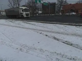 Nocny pościg zakończył się na terenie salonu samochodowego