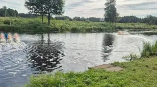 Na rzece uruchomiono urządzenia natleniające wodę 