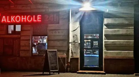 Całodobowy sklep monopolowy (zdjęcie ilustracyjne)