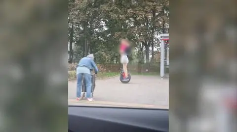 Mężczyzna z małym dzieckiem na jednym monocyklu. "Aż mnie ciarki przeszły"