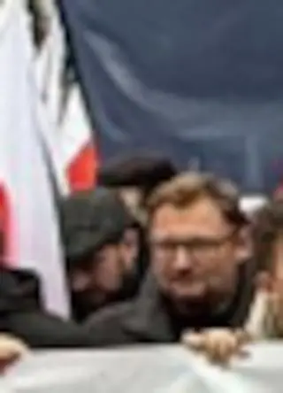 Policja publikuje wizerunki osób, które używały środki pirotechniczne na marszu 11 listopada