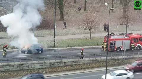 Pożar samochodu przy metrze Politechnika 