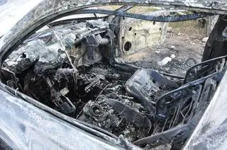 Sprawca kolizji podpalił cudze auto