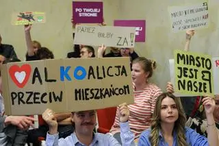 Sesja Rady Warszawy w sprawie ograniczenia sprzedaży alkoholu nocą
