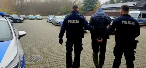 Groził dzieciom nożem. Zarzuty i areszt dla 35-latka