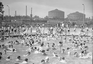 Kiedyś przyciągały tłumy, dziś to ruina. Te zdjęcia robią wrażenie