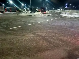 22-latek driftował na parkingu w Mieszkowie