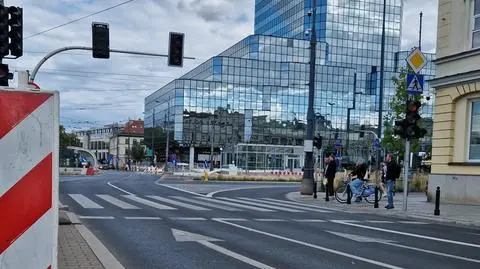 Drogowcy prowadzą prace przy placu Bankowym