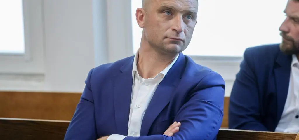 Bąkiewicz ułaskawiony przez prezydenta. Polityczne komentarze w TVN24